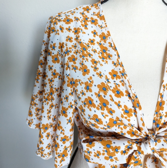 White orange and blue floral flounce sleeve cropped tie front top size L - Picture 2 of 8